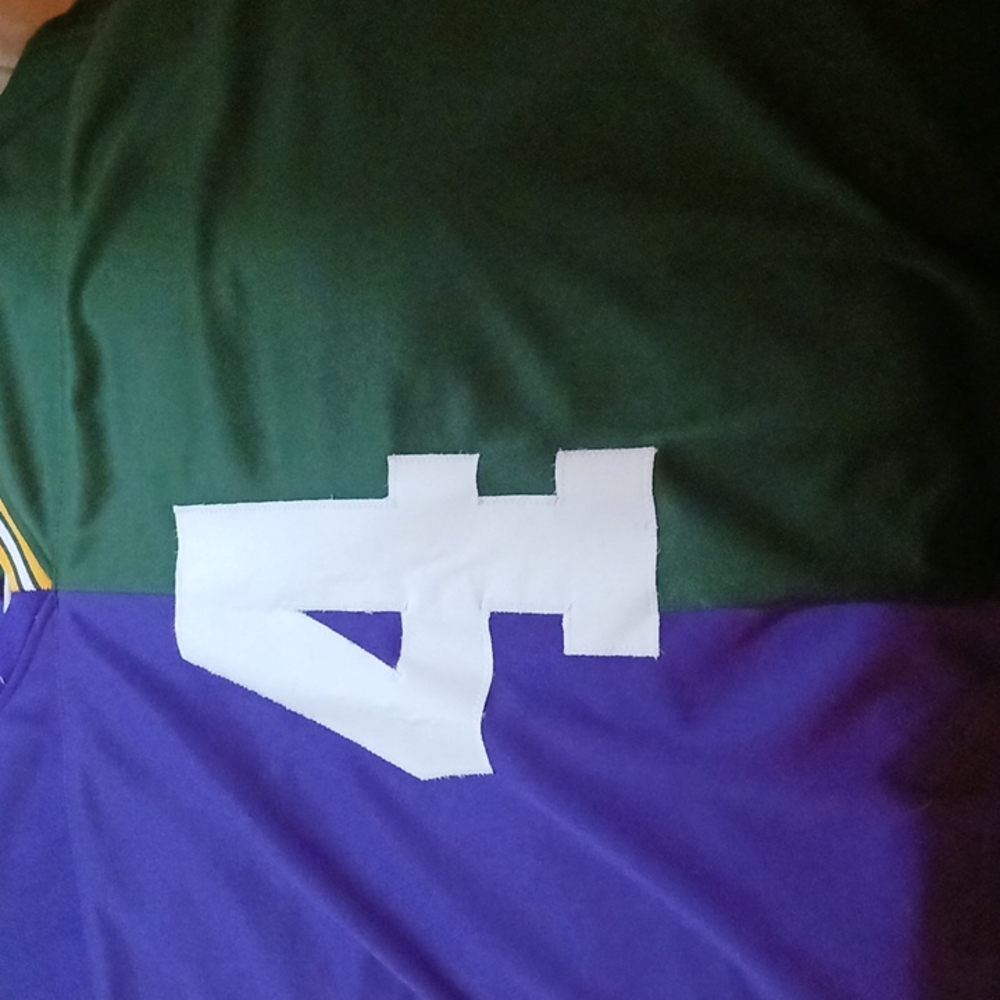 Brett Farr split Jersey half Greenbay Packers half Minnesota Vikings